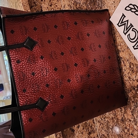 MCM Metallic Scooter Red Medium Kira NS Shopper Tote - Picture 14 of 16
